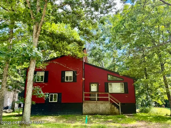 1113 Elk Dr, Bushkill, PA 18324