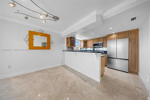 720 Collins Ave #603 Photo 1
