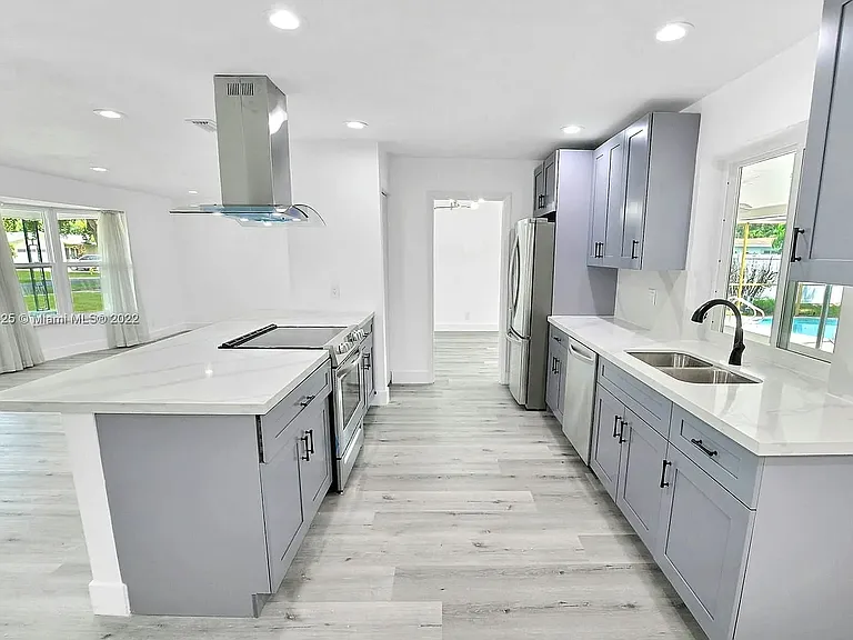 5300 SW 7th St — Photo 14