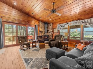 250 Creekside Dr, Maggie Valley, NC 28751