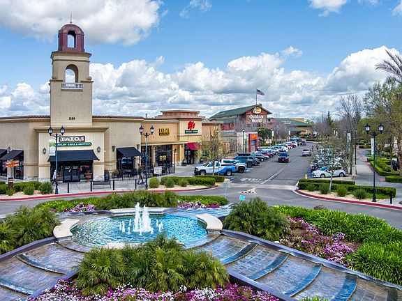 Short drive to The Promenade Shops at Orchard Valley