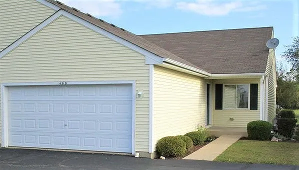 2 bed, 1060 sqft, $1,900 — Photo 1