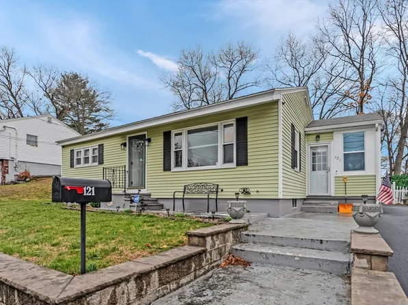 121 Old Meadow Rd, Dracut, MA 01826