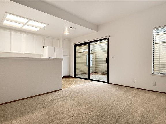 4th image of 939 La Mesa Ter Unit D