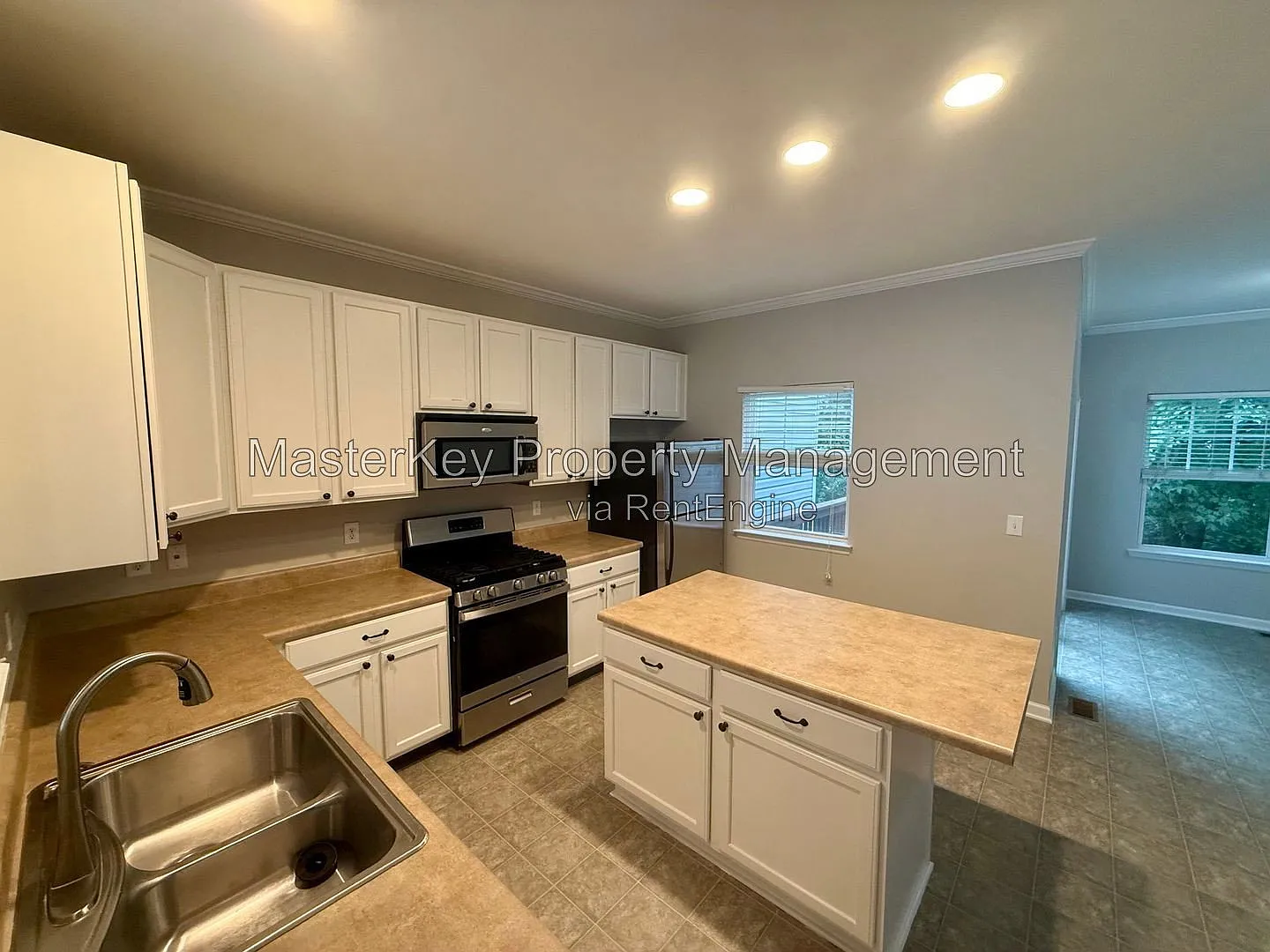 3 bed, 3.5 bath, 2275 sqft, $2,195 — Photo 2