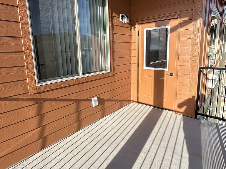 Standard
986 SQ. FT.
2 bed 2 bath
Patio