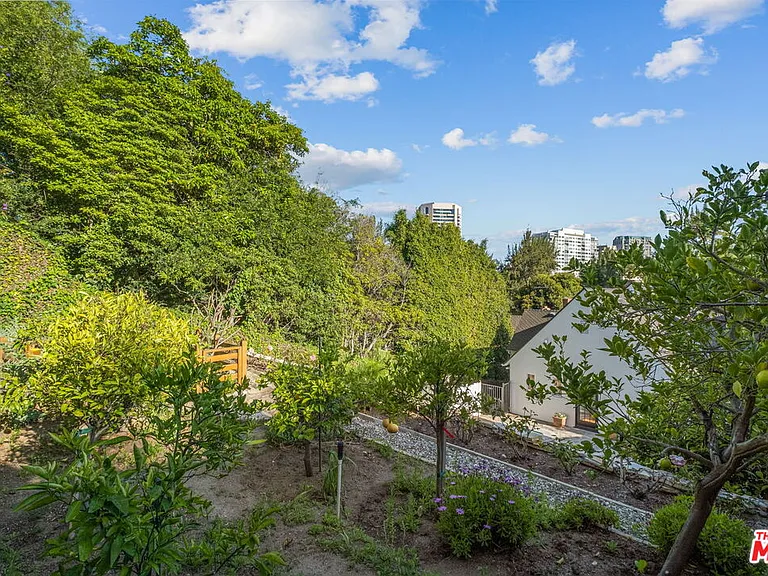10527 Le Conte Ave — Photo 40
