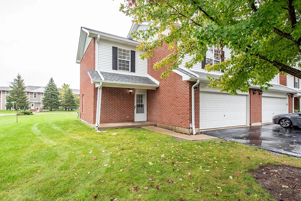 3 bed, 1.5 bath, 1650 sqft, $2,375 — Photo 2