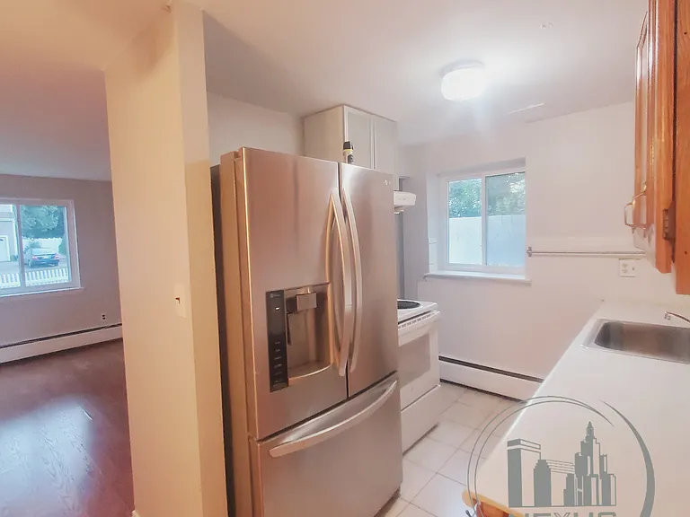 219 Bishop Dr — Photo 5