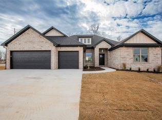 1325 Padova Ave, Tontitown, AR 72762