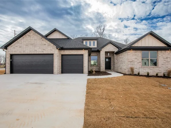 1325 Padova Ave, Tontitown, AR 72762