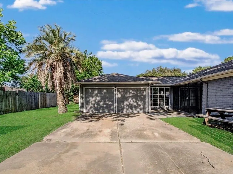 9430 Claridge Dr — Photo 4