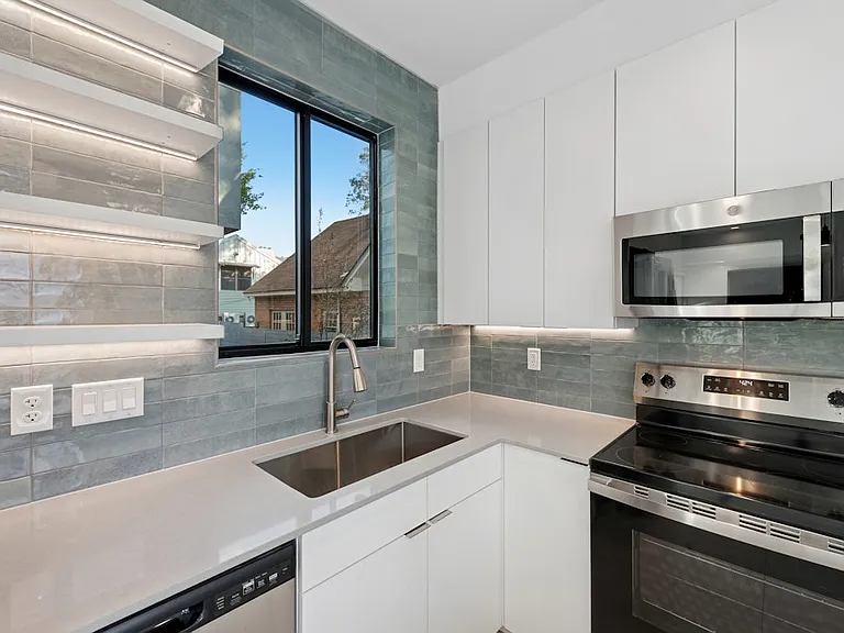 1915 Robbins Pl — Photo 12