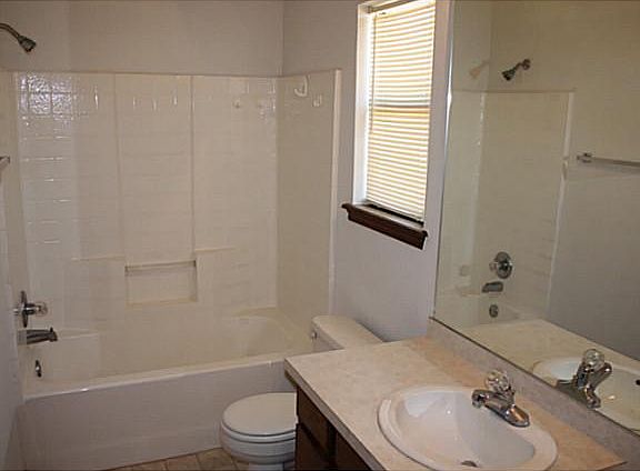 5th image of 2617 NW 163rd St