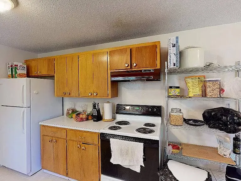 265 NW Yates St #A — Photo 5