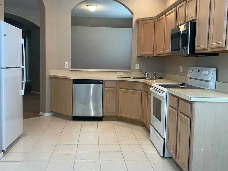 1318 Lake Biscayne Way — Photo 6