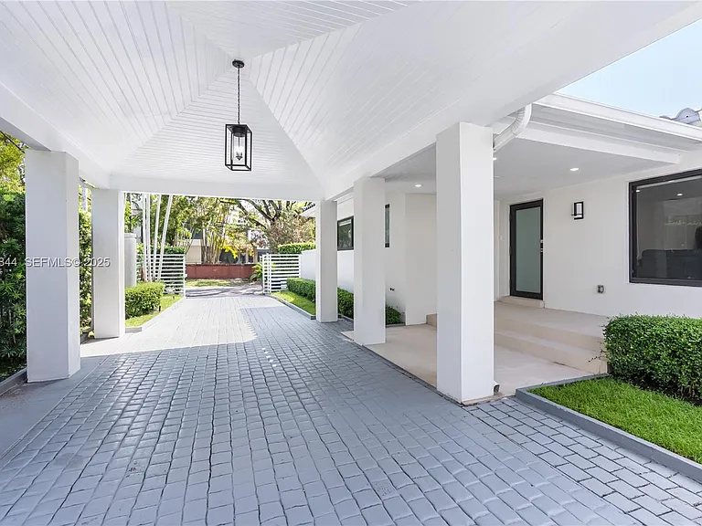 1600 Micanopy Ave #O — Photo 3