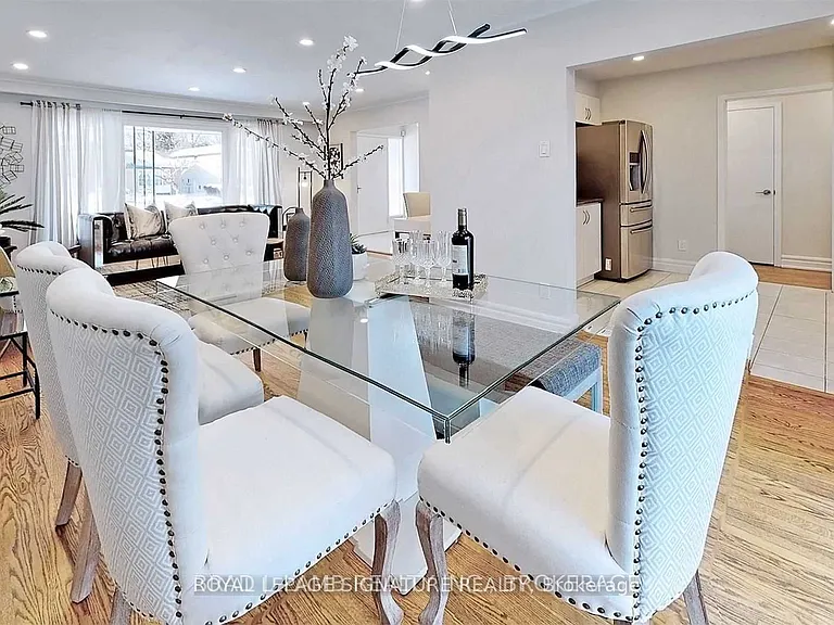 17 Baroness Cres #UPPER — Photo 11