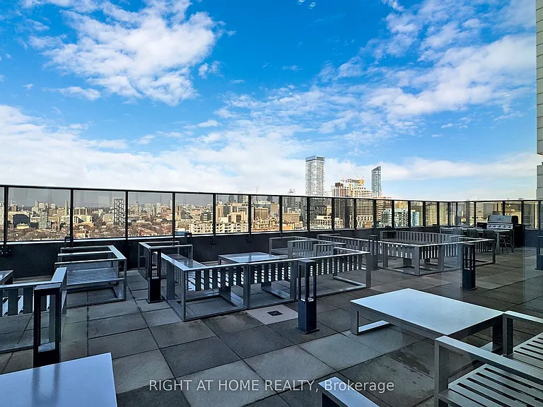 330 Richmond St W #209 — Photo 39