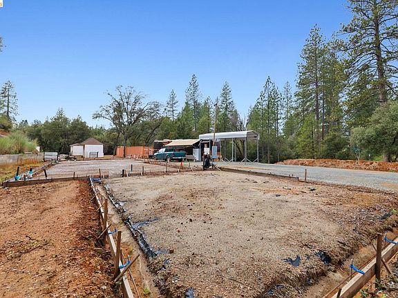 4th image of 21901 Sawmill Flat Rd