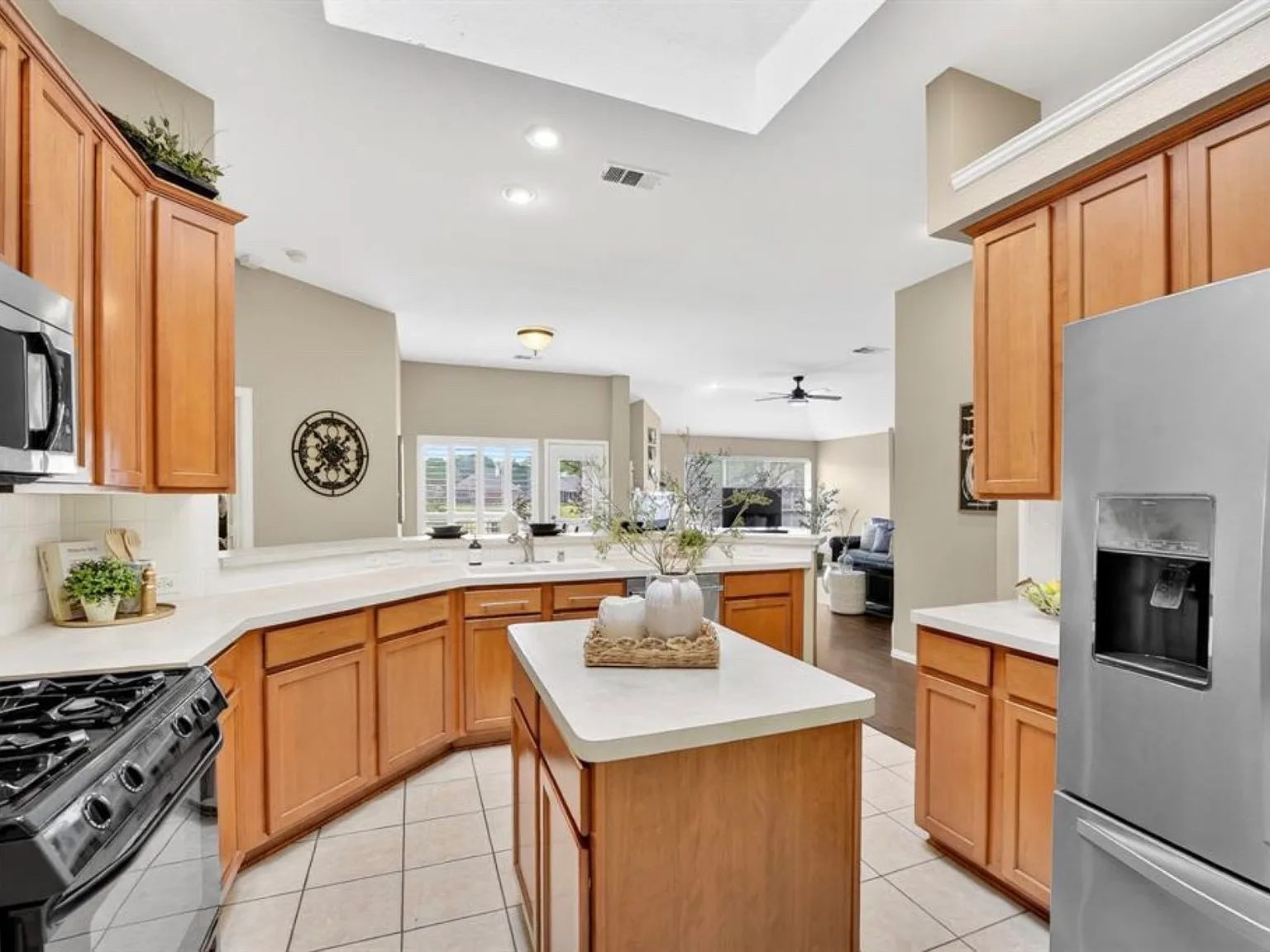 3 bed, 1876 sqft, $2,750 — Photo 3