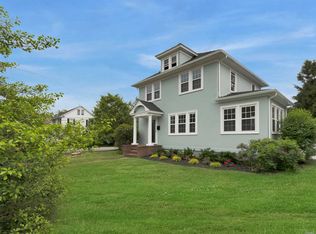 37 Lanier Ln, Bay Shore, NY 11706