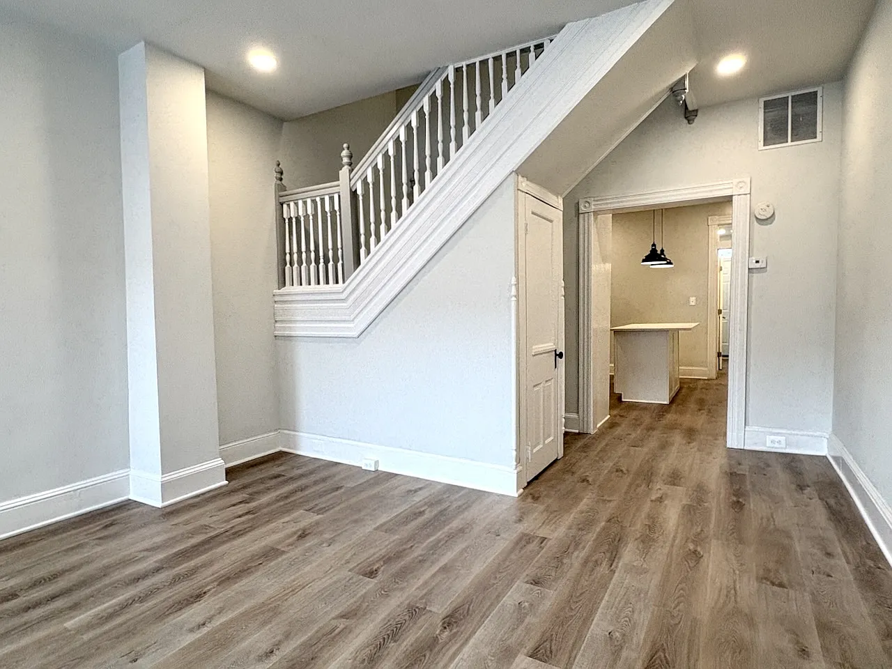 3 bed, 1196 sqft, $2,150 — Photo 2