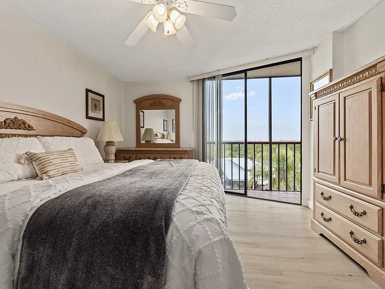1000 Cove Cay Dr — Photo 13