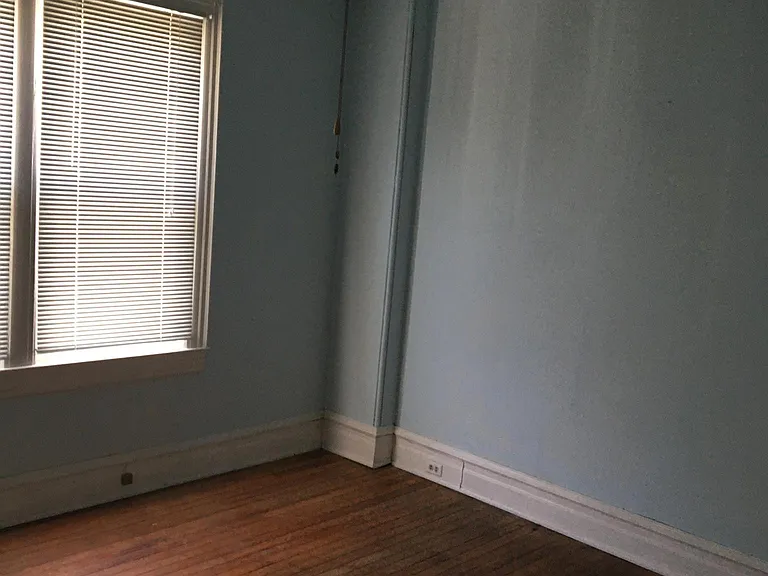 119 W Burke St — Photo 34