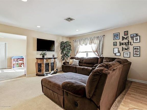 5th image of 431 S Lake Ct