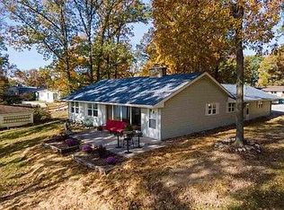 5908 N Shore Dr, Leo, IN 46765
