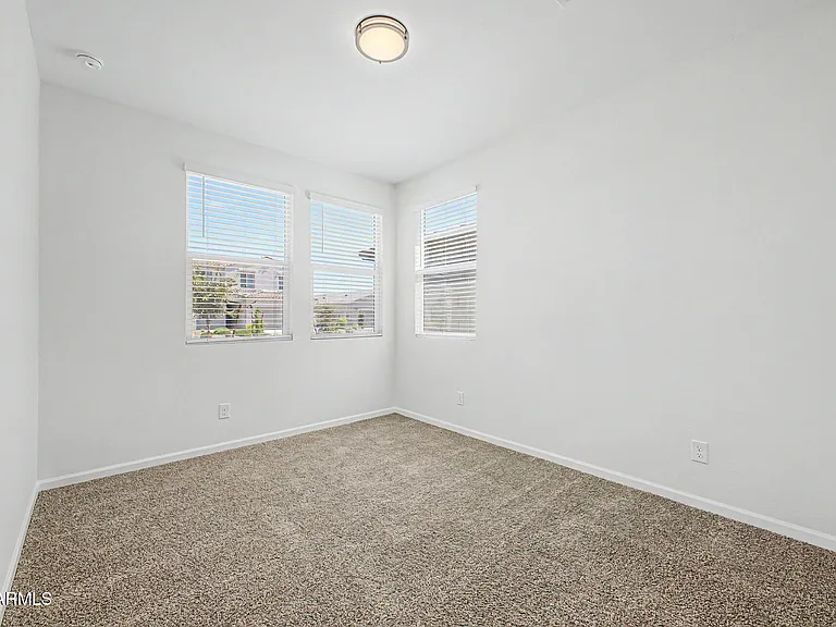 17865 W Daley Ln — Photo 23