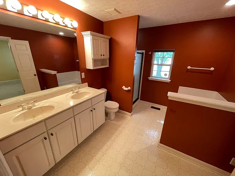 3914 Stone Hollow Dr — Photo 16