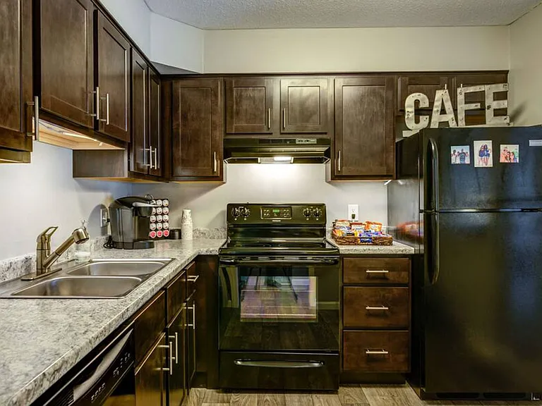 Glen at Burnsville Apartments — Photo 8