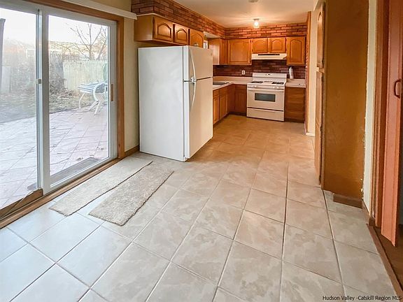 5th image of 410 Watts Ln