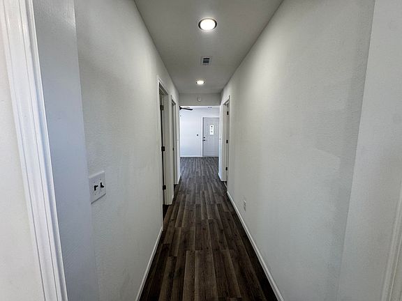 3rd image of 825 N Odell Ave