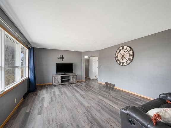 3rd image of 704 Washington Ave