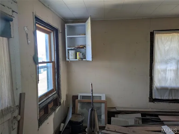 300 Railroad Ave, Bland, MO 65014