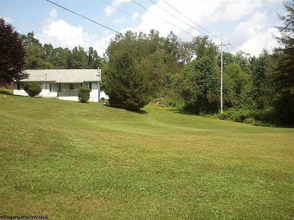 3rd image of 70 Arrowhead Dr