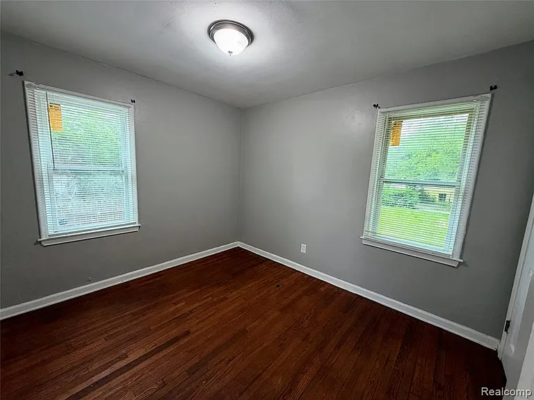 14903 Woodmont Ave — Photo 6