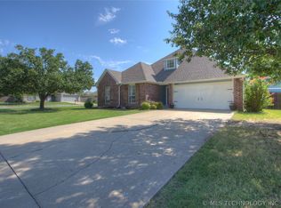 8019 E Silverado Rd, Claremore, OK 74019