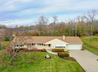 17260 Windemere Rd, Brookfield, WI 53045