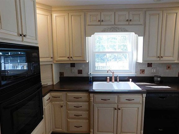 5th image of 825 Treelane Dr