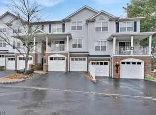 916 Hawley Ct, Denville, NJ 07834