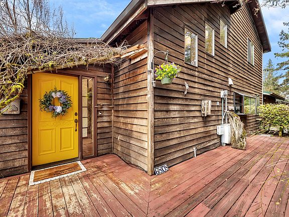 3rd image of 6808 NE 151st Cir