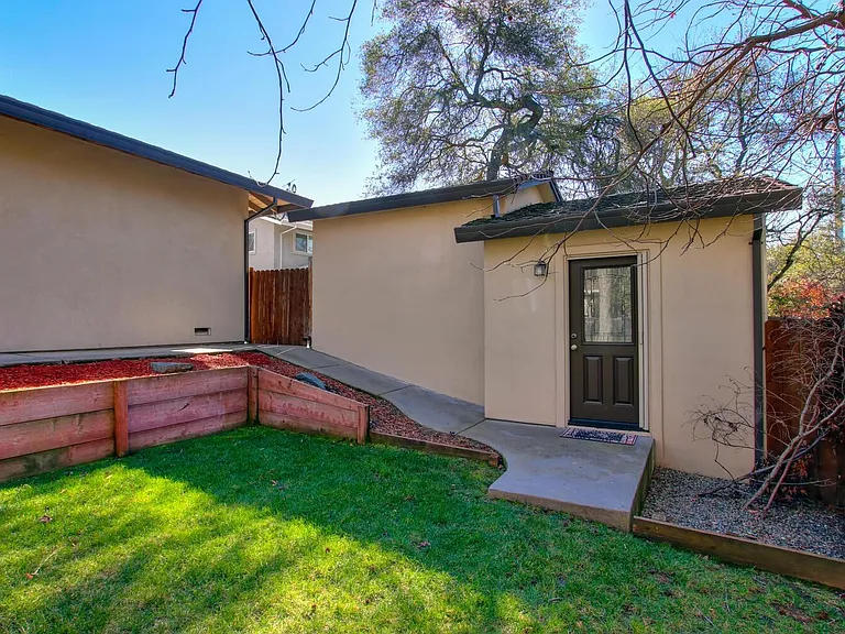 8402 Acorn Dr — Photo 12