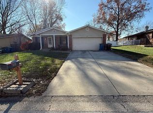 515 Trails Ridge Dr, Glen Carbon, IL 62034