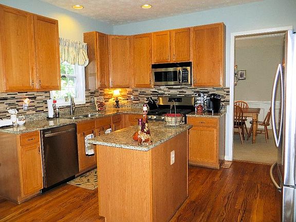 4th image of 3374 Shallowford Green Dr