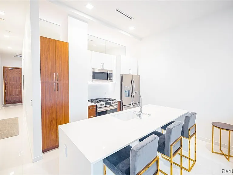 400 S Old Woodward Ave #207 — Photo 29