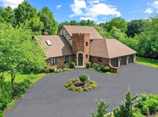 4 Berseem Ct, Oak Brook, IL 60523